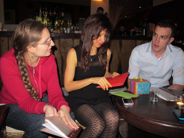 Magdalena, Daniela, ? und Bea in der Chill Out-Lounge