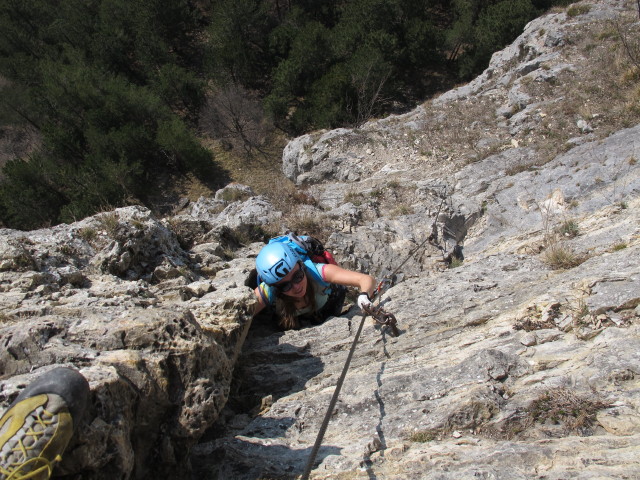 Pittentaler Klettersteig: Diana in der Schl&uuml;sselstelle