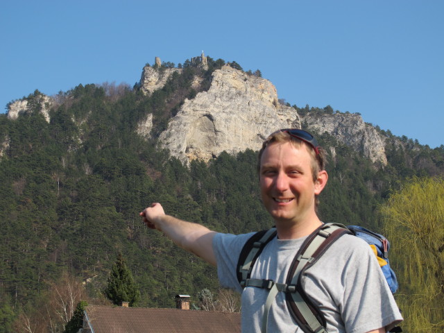 Ich im Bahnhof Glei&szlig;enfeld, 360 m