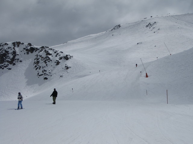 Mama und Markus auf der Piste 'Zeblasbahn Berg - Zeblasbahn Tal' (6. Apr.)