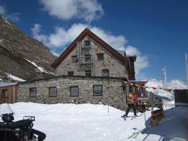 Christoph bei der Franz-Senn-H&uuml;tte, 2.149 m (17. Apr.)