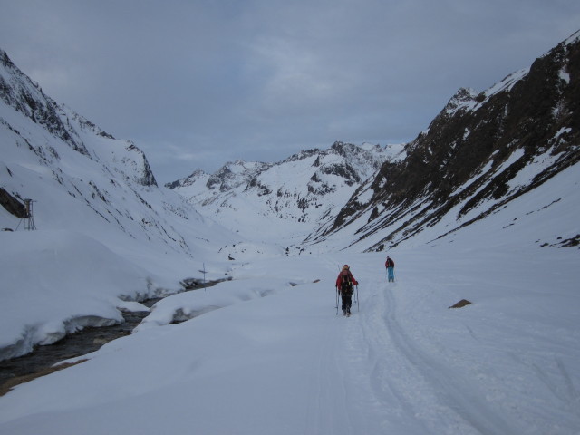 Gudrun und Kai zwischen Franz-Senn-H&uuml;tte und H&ouml;llenrachen (18. Apr.)