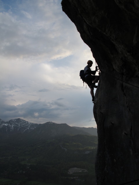 H&ouml;henweg-Klettersteig: Hannelore in der Einstiegsquerung
