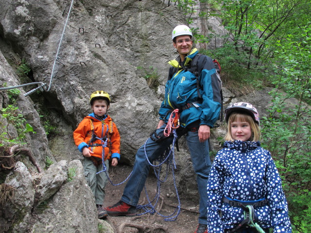 Tim, Stefan und Katja-Lin beim kleinen &Uuml;berhang