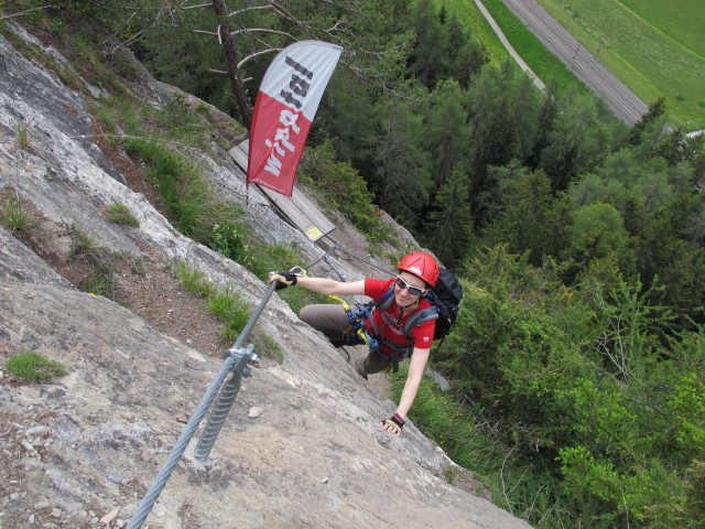 Peter Kofler-Klettersteig: Carmen nach der Bank im ersten Teil