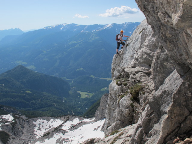 Bert-Rinesch-Klettersteig: Hannelore in der ausgesetzten Querung (7. Juni)