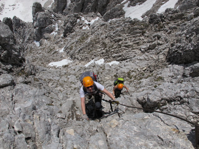 Bert-Rinesch-Klettersteig: Hannelore und Sabrina zwischen Steigbuch und Südgrat (7. Juni)