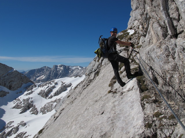Tassilo-Klettersteig: Christian zwischen Almtaler Köpfl und Felsenfenster (8. Juni)