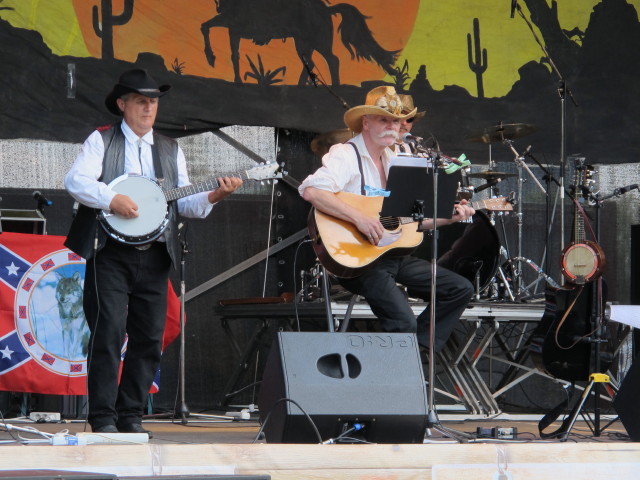 Western Cowboys auf der Country & Western-B&uuml;hne (27. Juni)