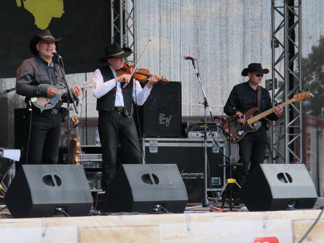 Western Cowboys auf der Country & Western-B&uuml;hne (27. Juni)