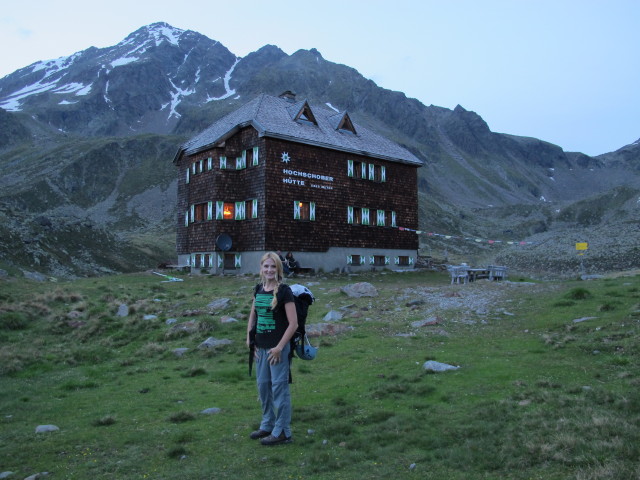 Evelyn bei der Hochschoberhütte, 2.322 m (4. Juli)