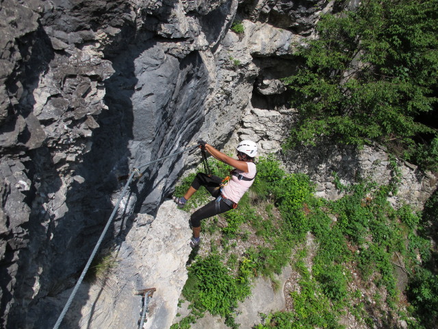 Burgforst-Klettersteig: Jasmin im Überhang (6. Juli)