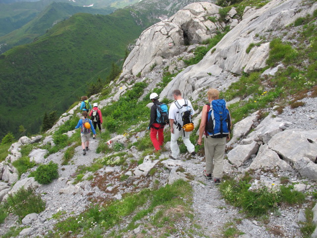 Irmgard, Hannelore, Jasmin, Dominika, Erich und Edith zwischen Cellonschulter und Pl&ouml;ckenpass