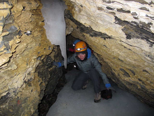 Hannelore in der Obstanser Eish&ouml;hle