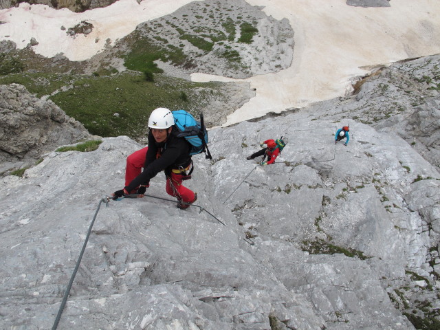 Gro&szlig;e Kinigat-Klettersteig: Dominika, Erwin und Wolfgang am Elfenbeinpfeiler