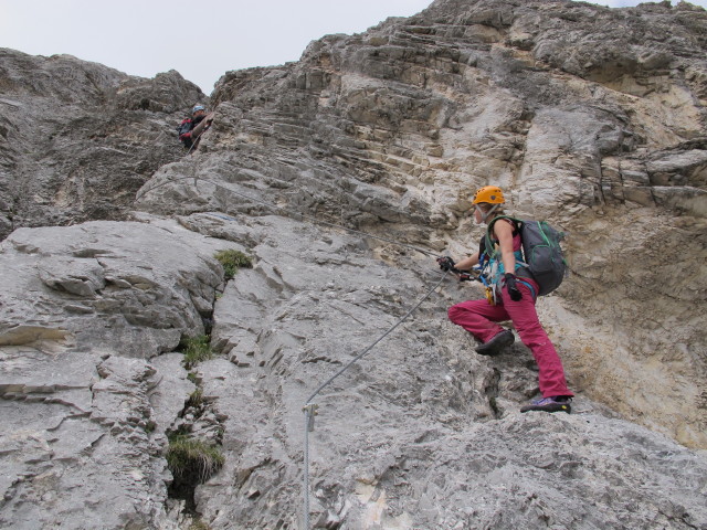 Gro&szlig;e Kinigat-Klettersteig: Evelyn und Miriam am Elfenbeinpfeiler