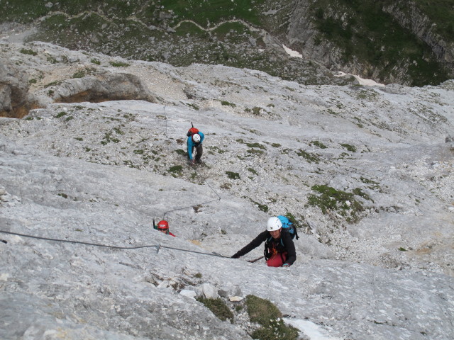 Gro&szlig;e Kinigat-Klettersteig: Erwin, Wolfgang und Dominika zwischen Roter Rinne und Ausstieg