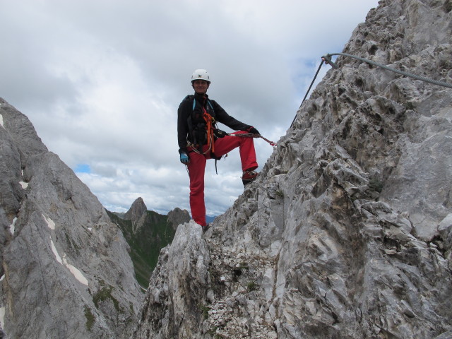 Große Kinigat-Klettersteig: Dominika zwischen Roter Rinne und Ausstieg