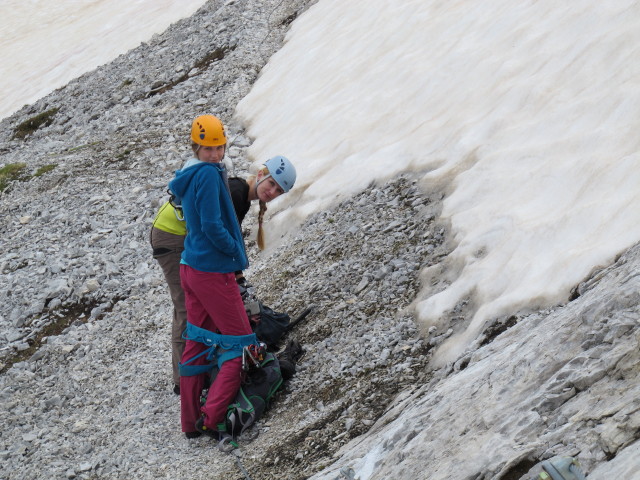 Gro&szlig;e Kinigat-Klettersteig: Miriam und Evelyn beim Ausstieg