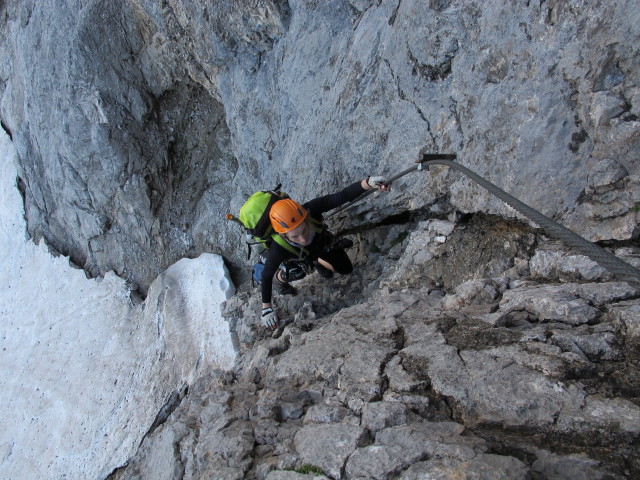Johann-Klettersteig: Sabrina zwischen Einstiegs&uuml;berhang und Gro&szlig;er Rampe (19. Juli)