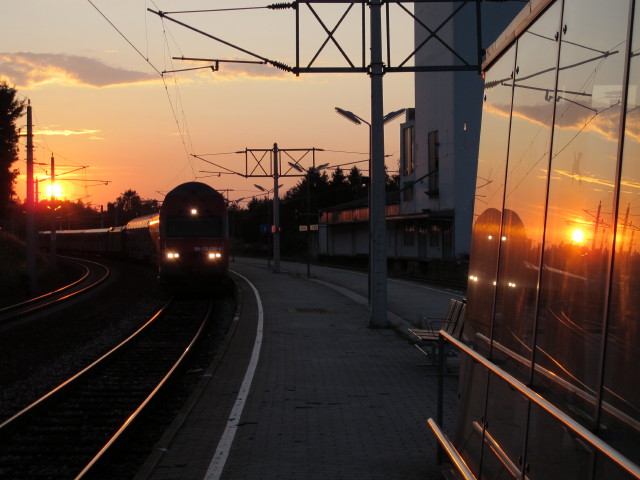 REX 2119 bei der Einfahrt in den Bahnhof H&ouml;tzelsdorf-Geras, 499 m