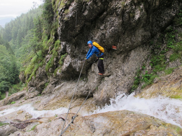 Rotschitzaklamm-Klettersteig: David auf der ersten Seilbr&uuml;cke