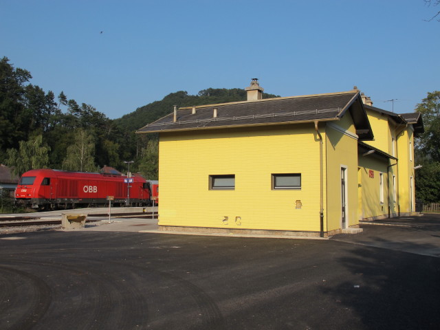 Bahnhof Weissenbach-Neuhaus, 354 m