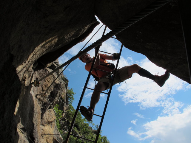 Axel auf der zweiten Leiter
