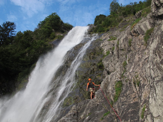 Axel am Stand nach der ersten Seill&auml;nge der Klettertour 'Wasserfall'
