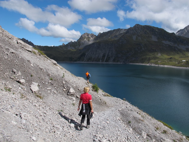 Corinna und Andreas auf Weg 02 zwischen Totalph&uuml;tte und L&uuml;nersee