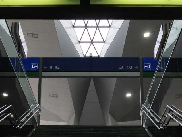 Aufgang zu den Bahnsteigen 9/10