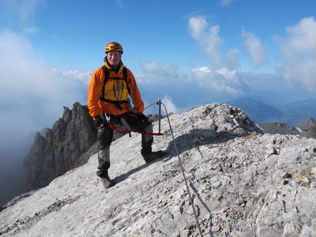 Ramsauer Klettersteig: Erich zwischen Schmiedstock und Hoher Gamsfeldspitze (5. Okt.)