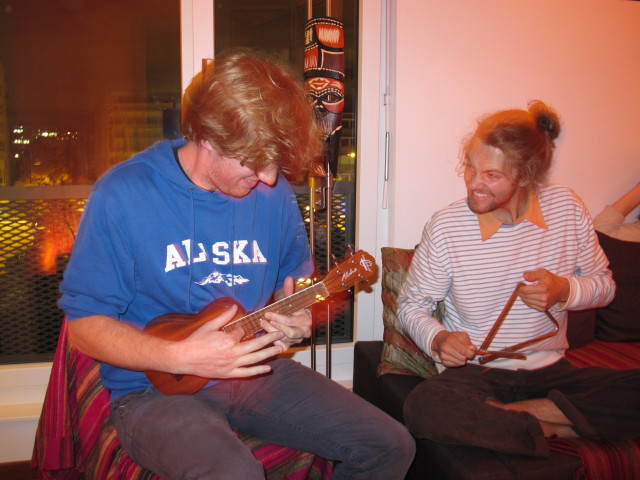 Diederick und Luke in Markus Wohnung