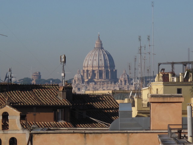 Basilica di San Pietro von der Piazza del Quirinale aus