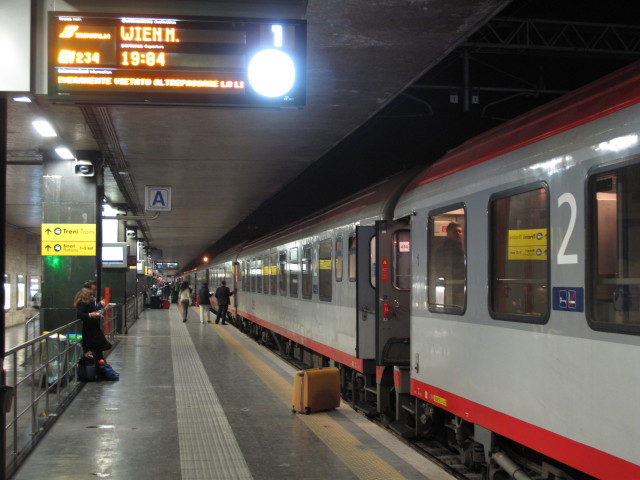 EN 234 im Bahnhof Roma Termini