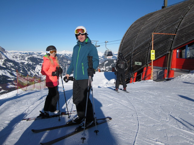 Sophie und David bei der Bergstation der Gipfelbahn Fulseck, 2.027 m