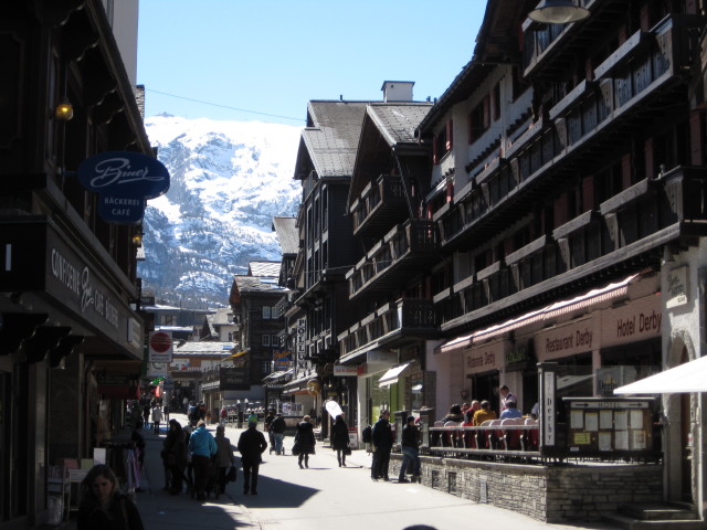 Bahnhofstrasse in Zermatt (28. März)