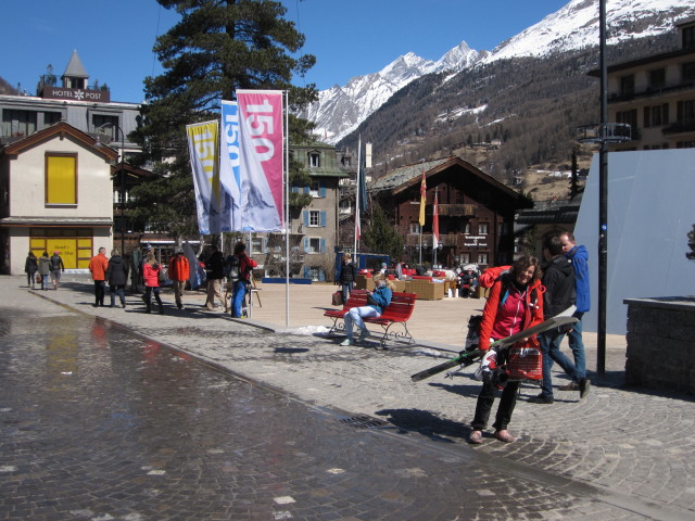 Martina am Kirchplatz in Zermatt, 1.616 m (28. März)