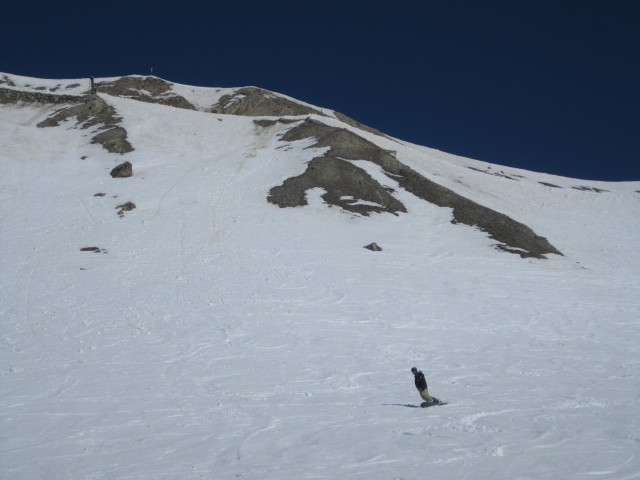 Markus neben der Piste 15 (15. Apr.)