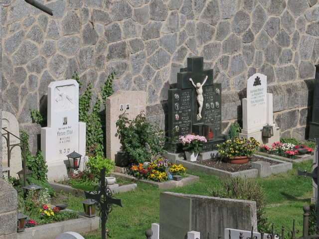 Friedhof der Pfarrkirche zum Heiligsten Herzen Jesu in Franzensfeste, 747 m