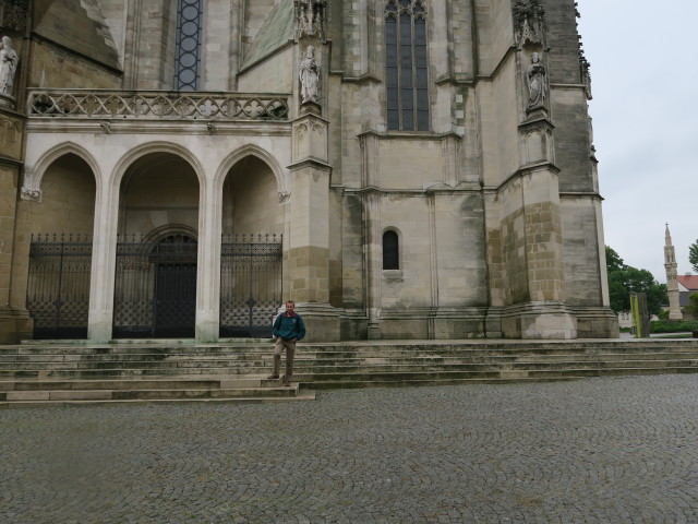 Ich bei der Stiftskirche
