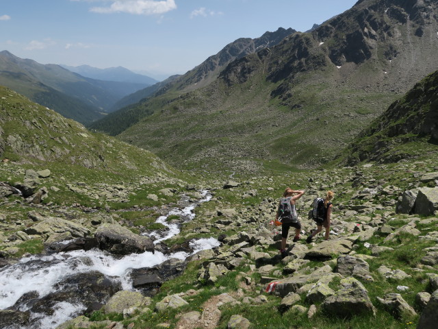 Miriam und Evelyn auf Weg 912A zwischen Weg 941 und Franz-Keil-Weg (4. Juli)