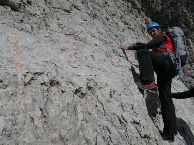 Westliche Zinne-Normalweg: Dominika zwischen Einstieg und Ringband