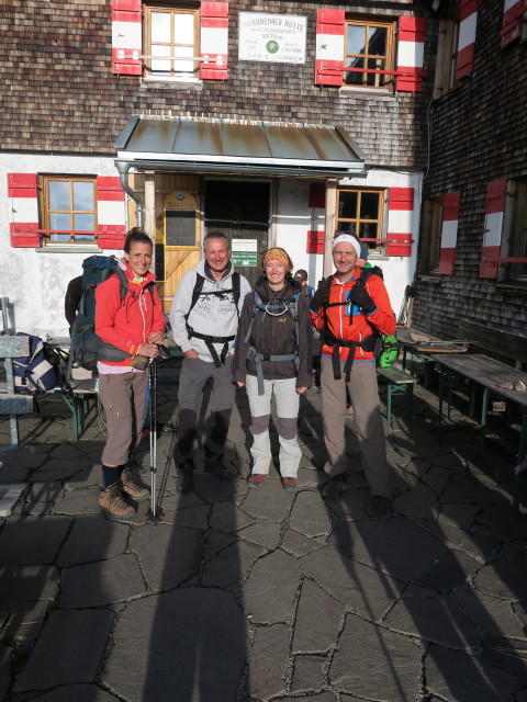 Romy, Erich, Carmen und ich bei der Mannheimer Hütte, 2.679 m (23. Aug.)
