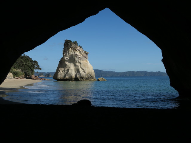 Cathedral Cove von der Cathedral Cave aus (17. Nov.)