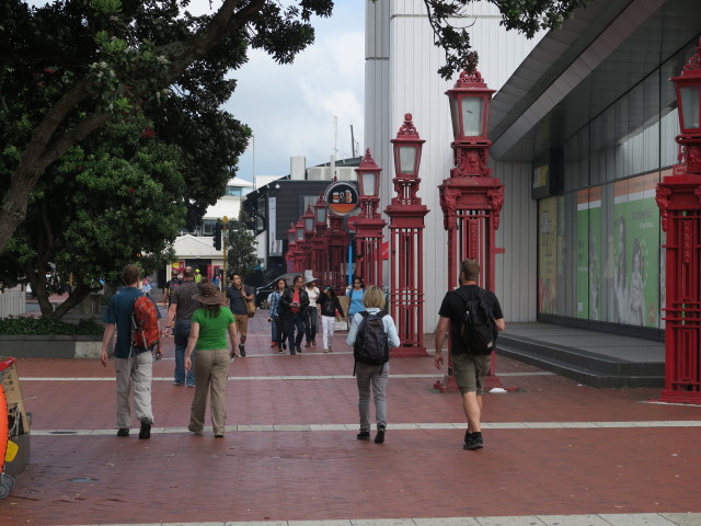 Mama und Markus auf der Quay Street in Auckland (27. Nov.)