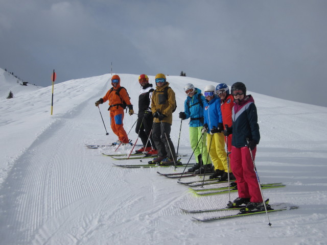 Aurel, Alexander, Henryk, Stephanie, Elke, Thomas und Beate auf der Angertalabfahrt (21. Feb.)