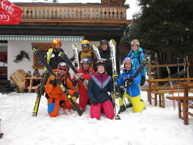 Alexander, Aurel, Thomas, Henryk, Beate, ich, Elke und Stephanie beim Waldgasthof Angertal (21. Feb.)