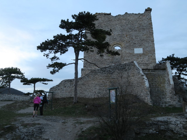 Elisabeth und Patrick in der Ruine Burg M&ouml;dling