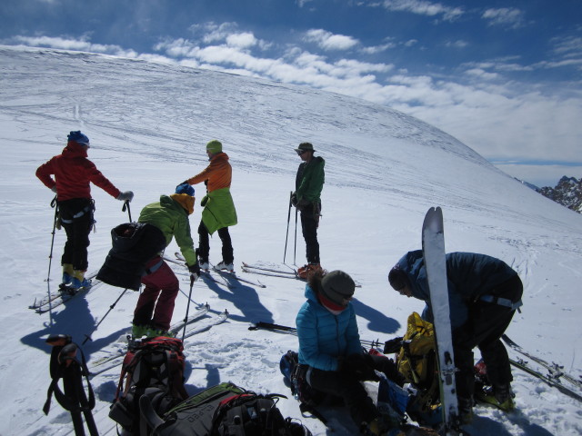 Erich, Birgit, Rudolf, Herbert, Anabel und Wolfgang zwischen Col de la Tete Blanche und Tete Blanche (20. M&auml;rz)